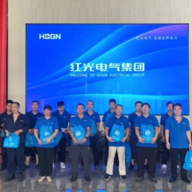 2025年7月 【“夏送清凉”进行时】乐清经济开发区总工会慰问红光电气集团生产一线